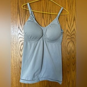 Kindred bravely nursing tank top size Large